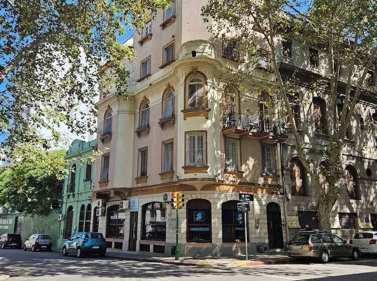 پانسیون Montevideo Hostel