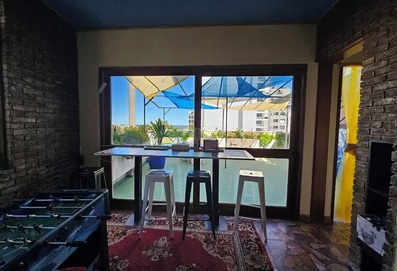 پانسیون Montevideo Hostel