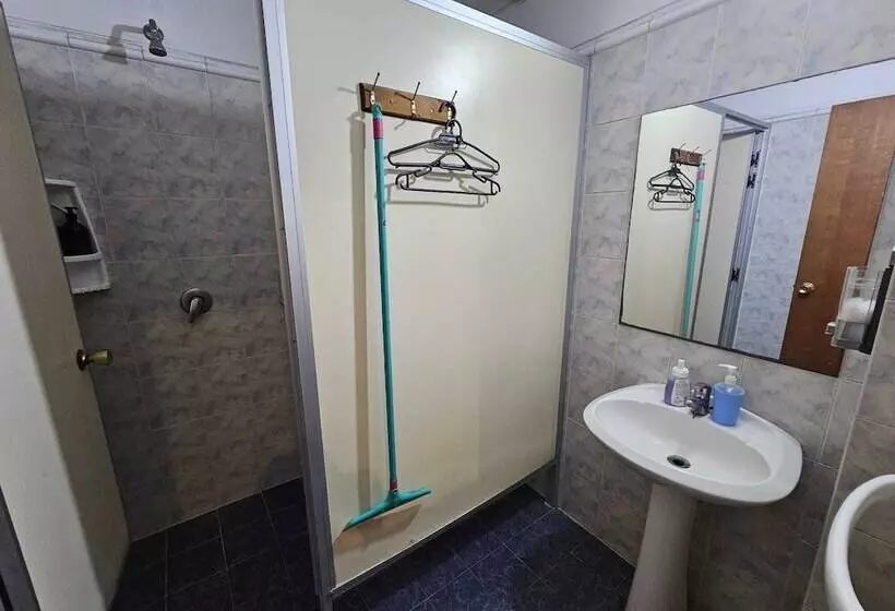 پانسیون Montevideo Hostel