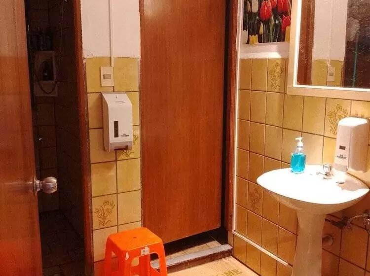 پانسیون Montevideo Hostel