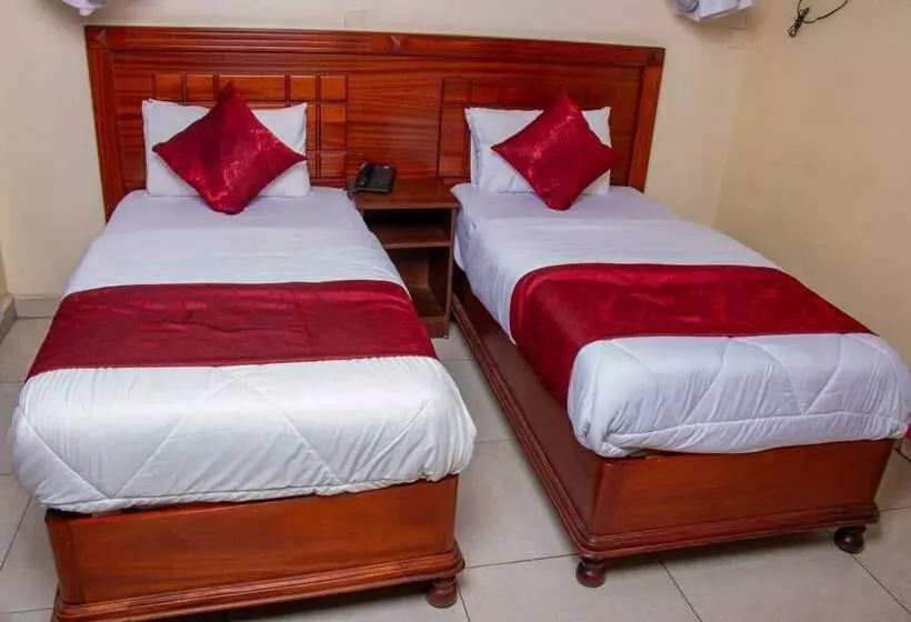 Trotters Hotel   Kenol