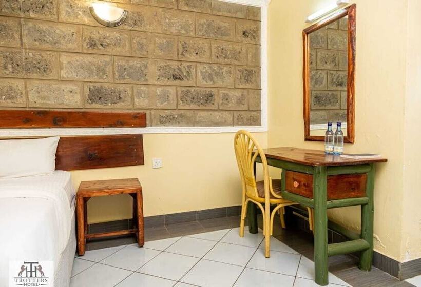 Trotters Hotel   Kenol