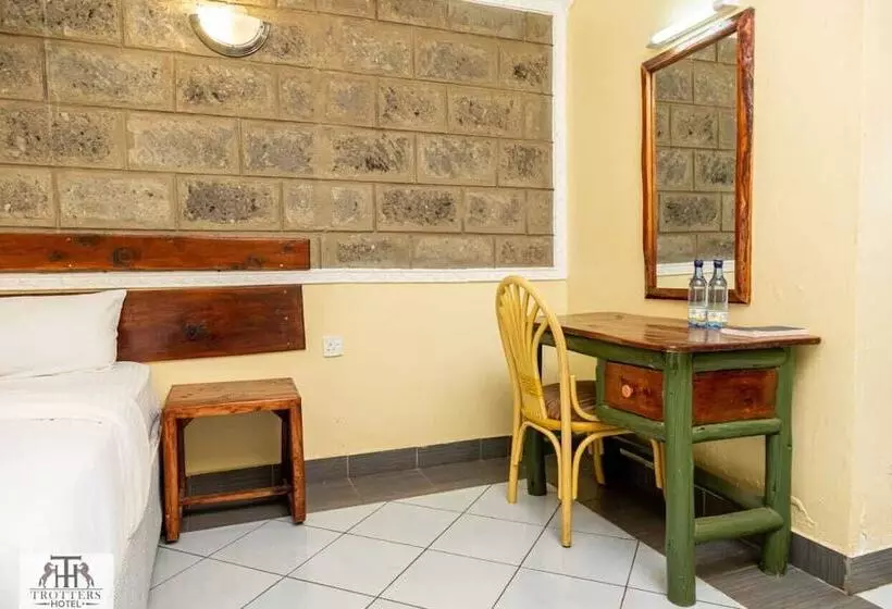 Trotters Hotel   Kenol