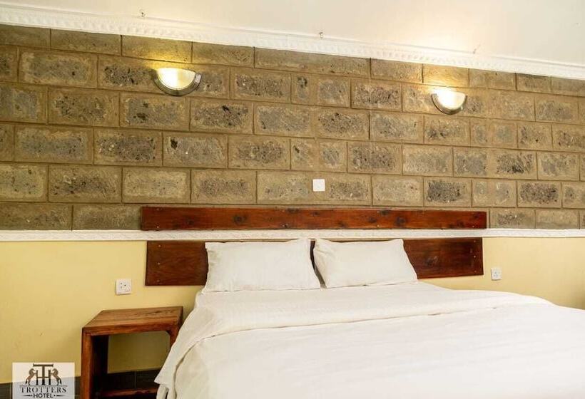 Trotters Hotel   Kenol