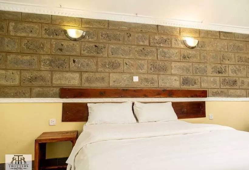 Trotters Hotel   Kenol