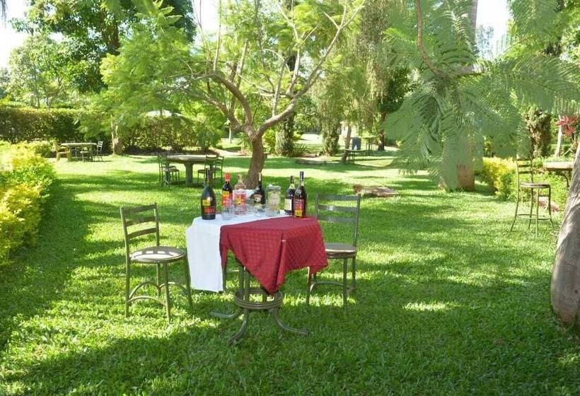 Trotters Hotel   Kenol