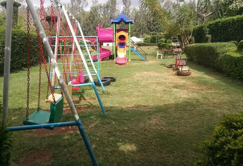 Trotters Hotel   Kenol