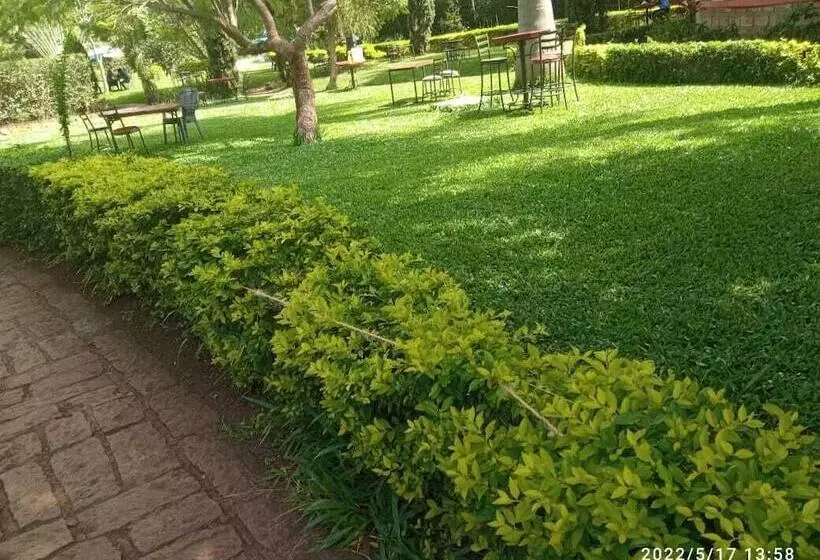 Trotters Hotel   Kenol