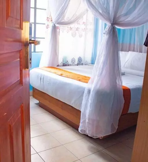 Trotters Hotel   Kenol