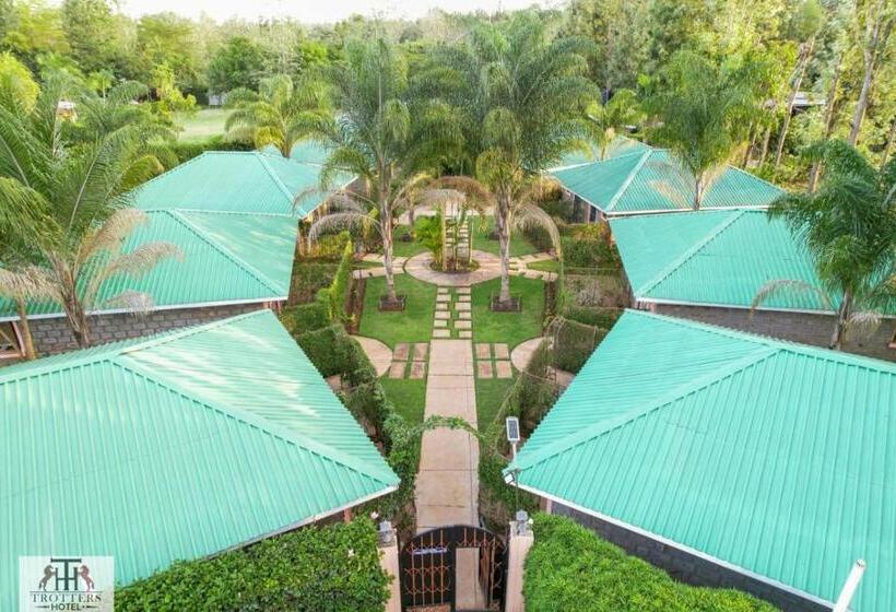 Trotters Hotel   Kenol