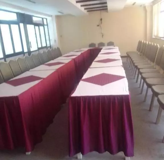 Trotters Hotel   Kenol