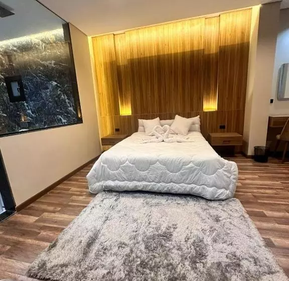 هتل Farida Habu Palace