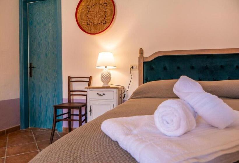 Отель La Ratina Azienda Agricola   Agriturismo   Enoturismo