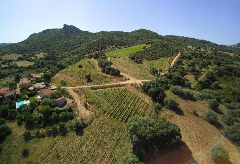 Отель La Ratina Azienda Agricola   Agriturismo   Enoturismo