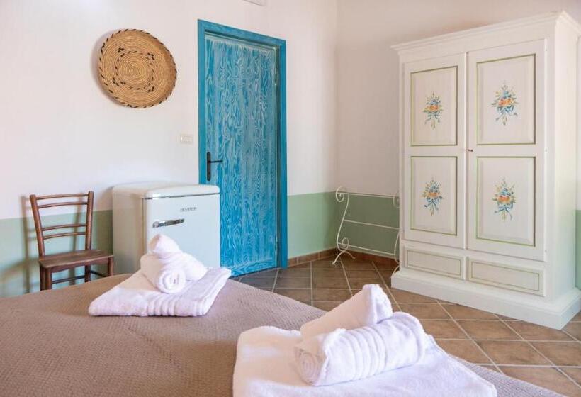 Отель La Ratina Azienda Agricola   Agriturismo   Enoturismo