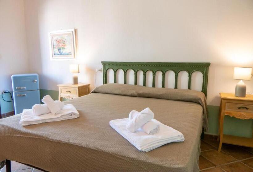 Отель La Ratina Azienda Agricola   Agriturismo   Enoturismo