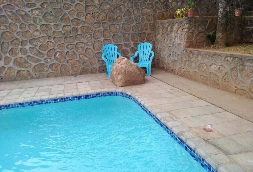 تختخواب و صبحانه Chinyonga Guesthouse