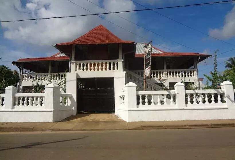 تختخواب و صبحانه Home Sakalava
