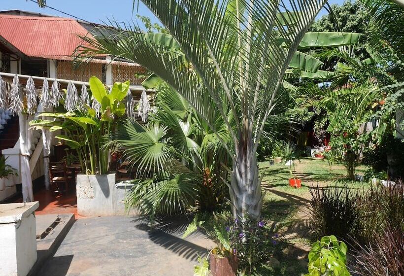 تختخواب و صبحانه Home Sakalava