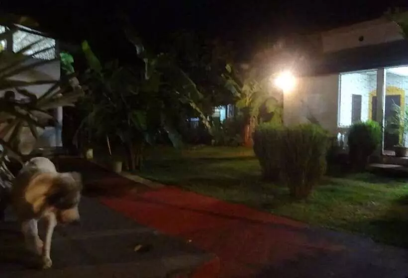تختخواب و صبحانه Home Sakalava
