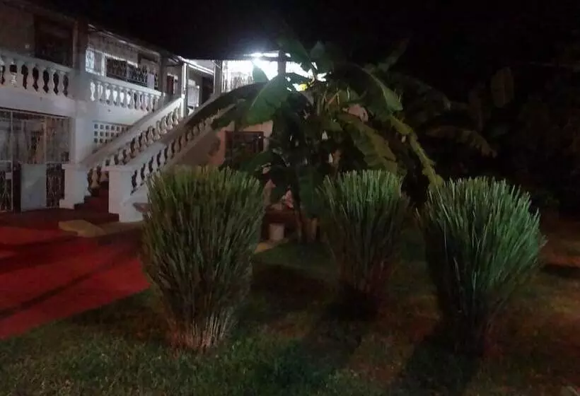 تختخواب و صبحانه Home Sakalava