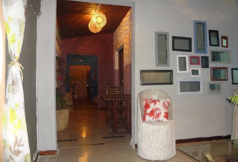 تختخواب و صبحانه Home Sakalava