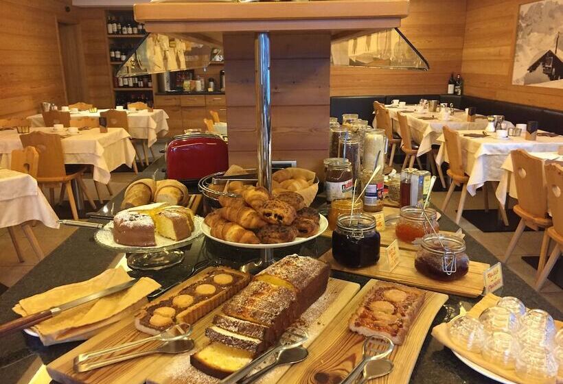 Отель Ariston S