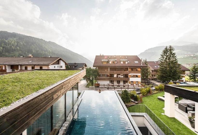 Hotel Biancaneve Family