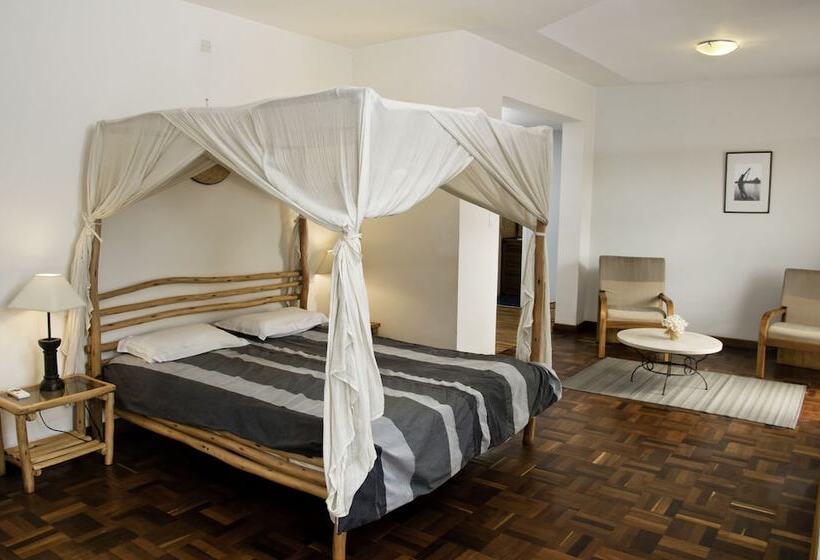 هتل Hôtel Restaurant Le Combava