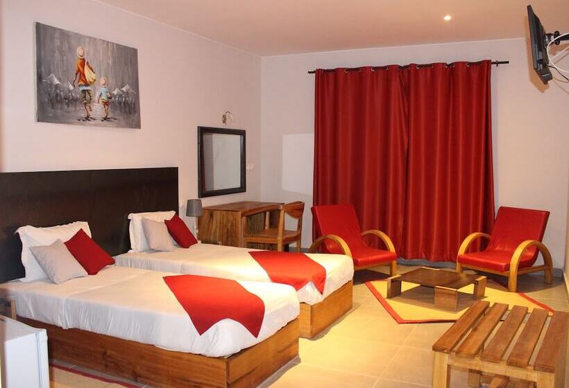 هتل Hôtel Restaurant Le Combava