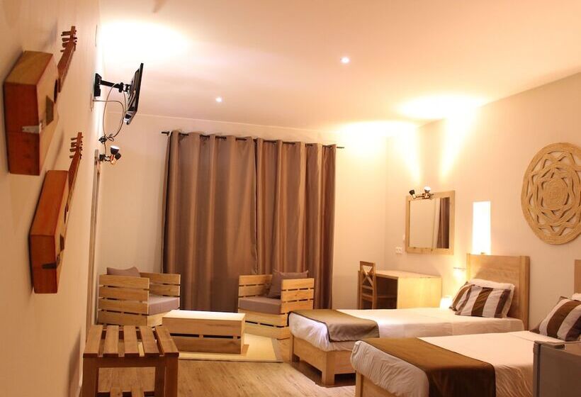 هتل Hôtel Restaurant Le Combava