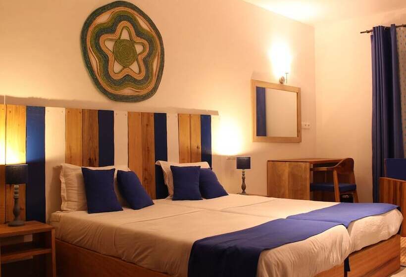 هتل Hôtel Restaurant Le Combava