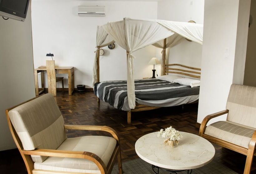 هتل Hôtel Restaurant Le Combava