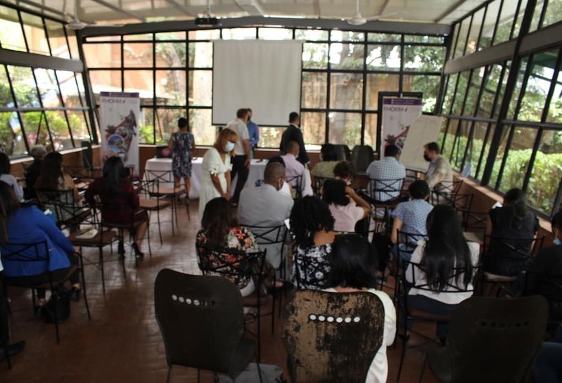 هتل Hôtel Restaurant Le Combava