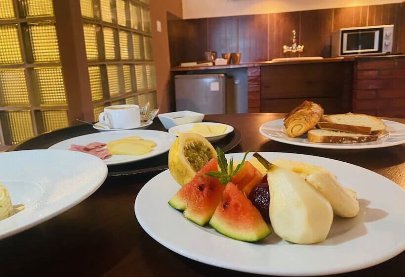 هتل Hôtel Restaurant Le Combava