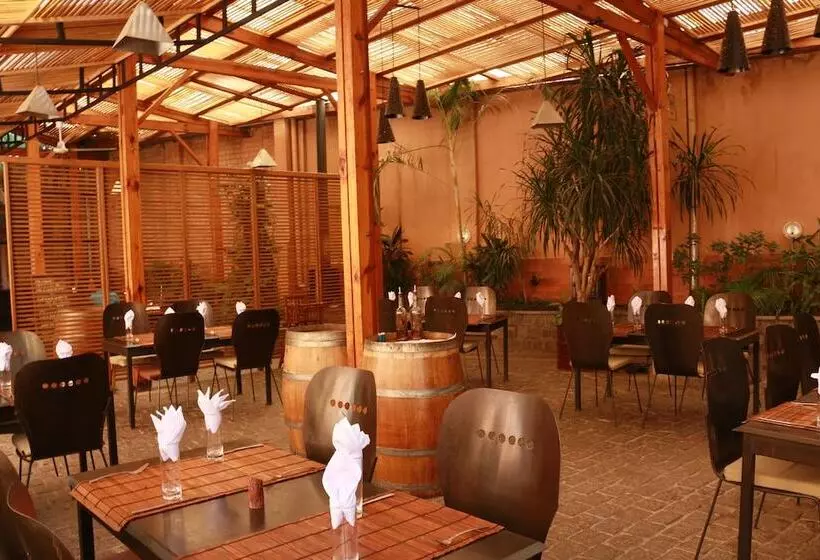 هتل Hôtel Restaurant Le Combava