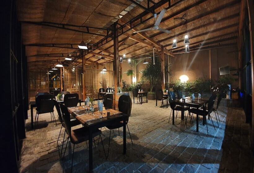 هتل Hôtel Restaurant Le Combava