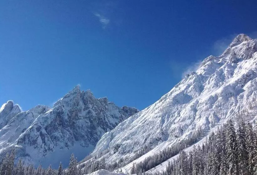 Hotelli Tre Cime Sesto   Sexten