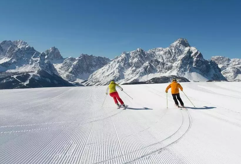 Hotelli Tre Cime Sesto   Sexten