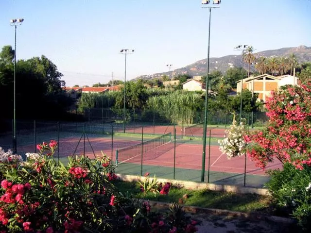 استراحتگاه Villaggio Hotel Club Calanovellamare