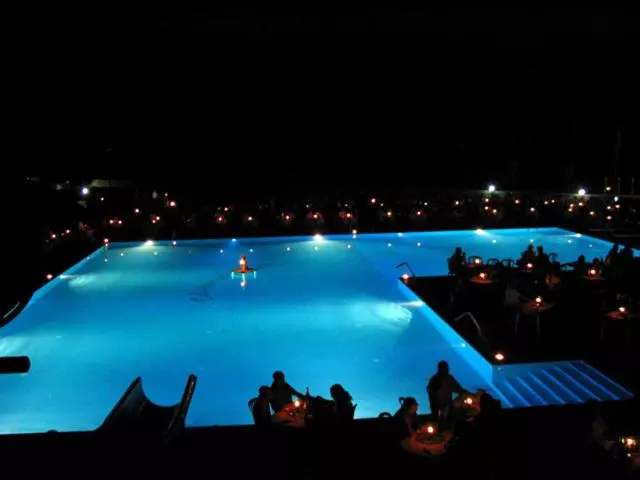 استراحتگاه Villaggio Hotel Club Calanovellamare