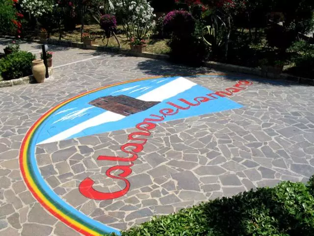 استراحتگاه Villaggio Hotel Club Calanovellamare