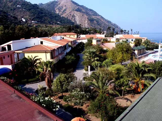 استراحتگاه Villaggio Hotel Club Calanovellamare