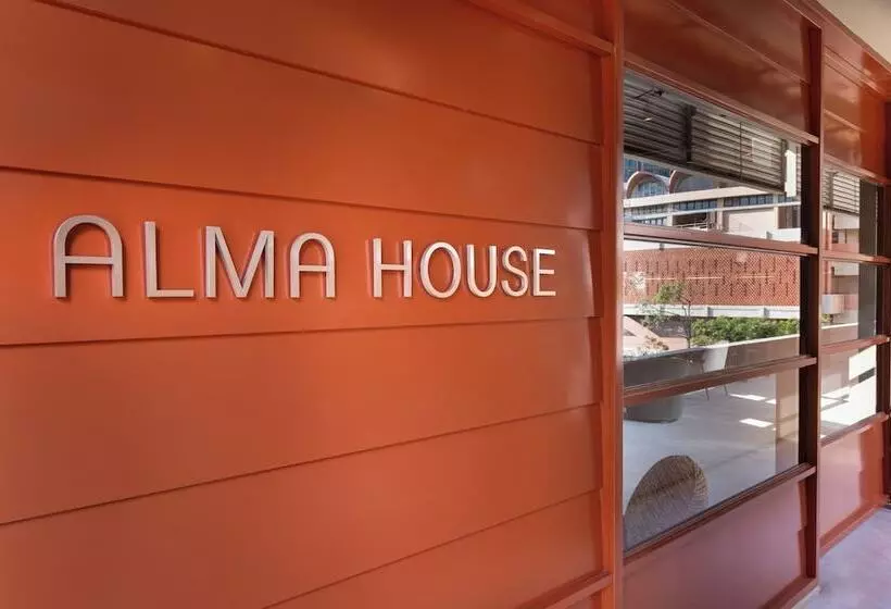 هتل Alma House