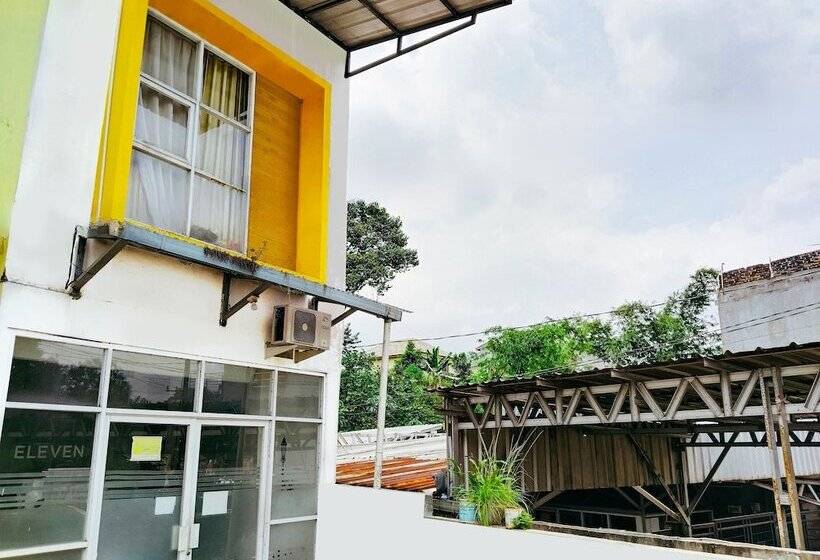 בית מלון כפרי Eleven Guest House Syariah