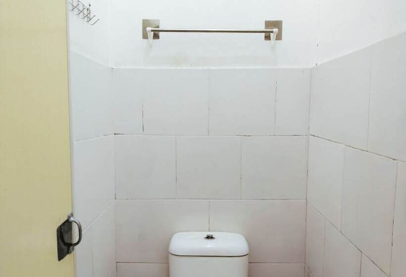 בית מלון כפרי Eleven Guest House Syariah