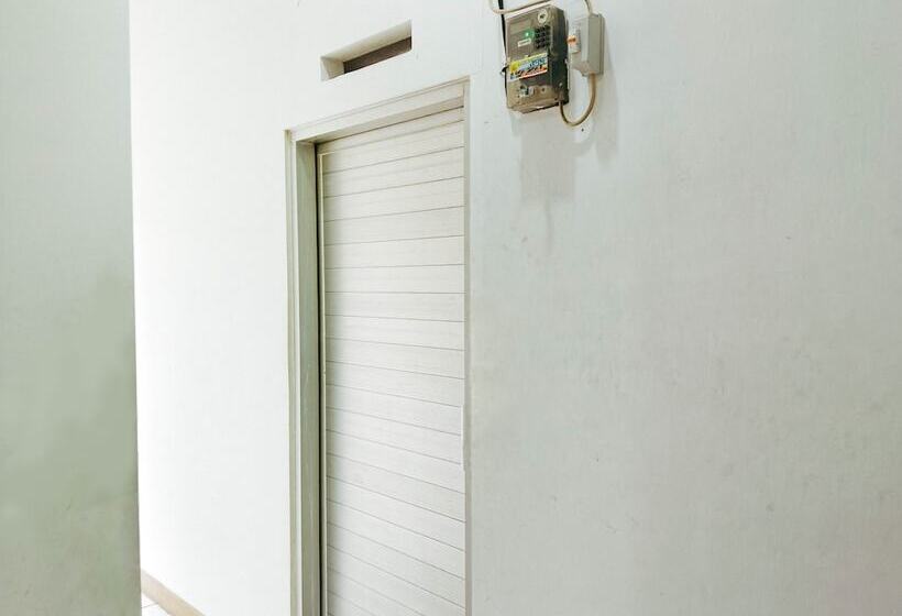 בית מלון כפרי Eleven Guest House Syariah