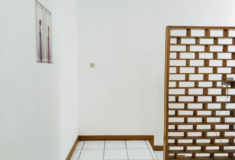 בית מלון כפרי Eleven Guest House Syariah