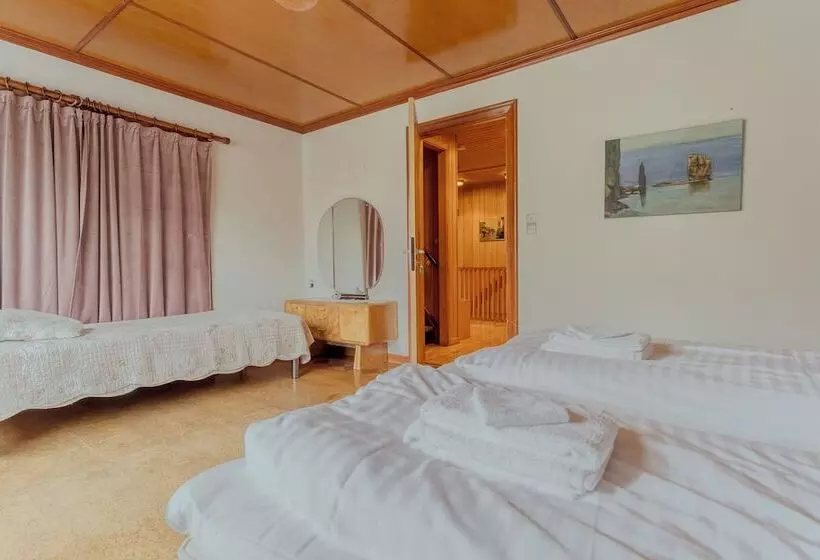 Majatalo The Cookie Store Guesthouse