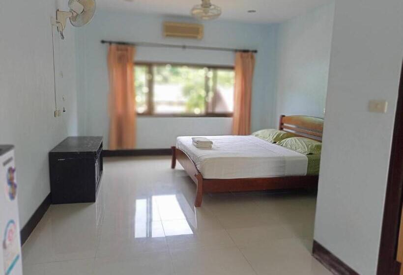 בית מלון כפרי Big Yellow House